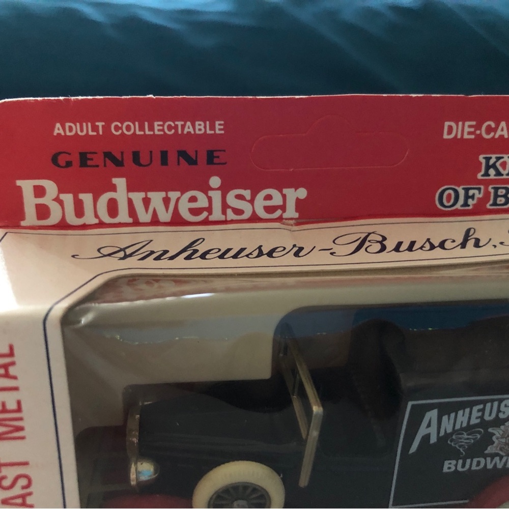 Budweiser Vintage Style Die-Cast Delivery Truck - Red & Cream 1979 Bundle 3 - Picture 5 of 11